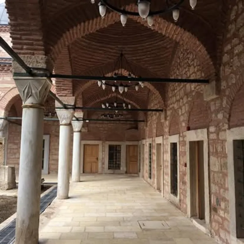 Gevherhan Sultan Medresesi görsel 2